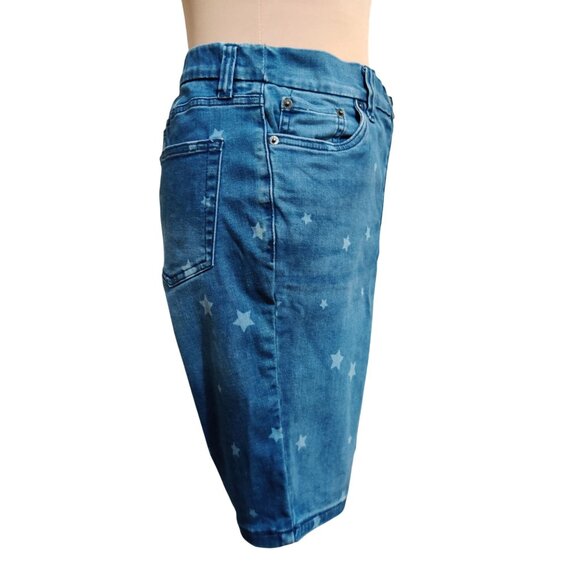 D&Co Denim & Co 12 Star Print Jean Shorts Mid Wash Blue Denim Pull On Stretch - Picture 3 of 8
